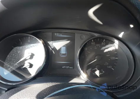 2017 Nissan Rogue Sv z USA, uszkodzony, nr VIN KNMAT2MT4HP613334